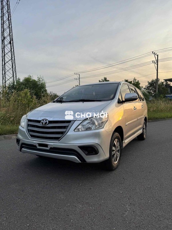 Toyota Innova 2015 E - 123456 km