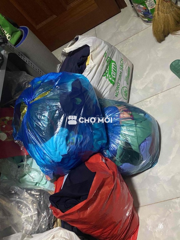 Quần áo Nam Nữ người lớn, lộn xộn, bé gái,….