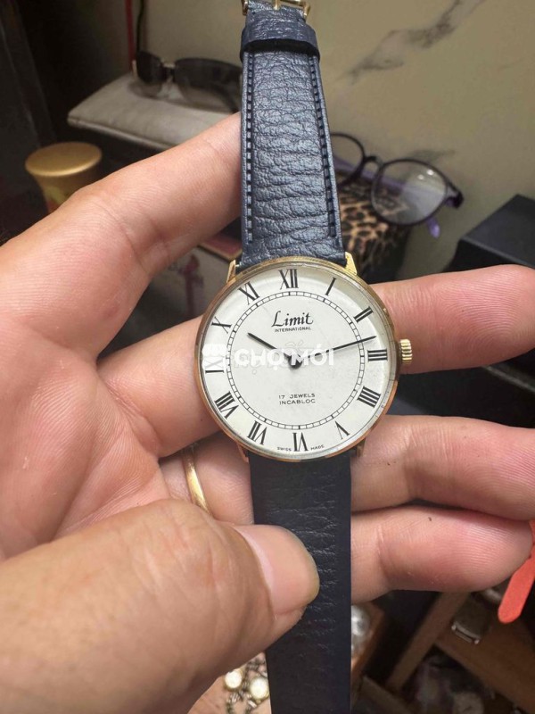 Đồng hồ Limit lên dây Thụy Sĩ