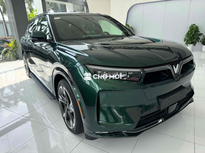 VF9-Plus-trần thép-7 chỗ, màu XANH RÊU, có sẵn