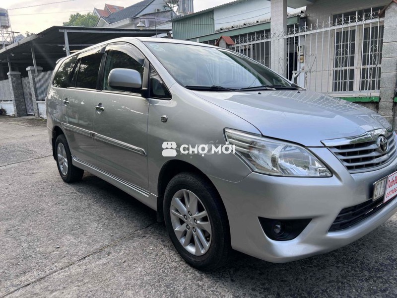 Toyota Innova 2012 số tự động
