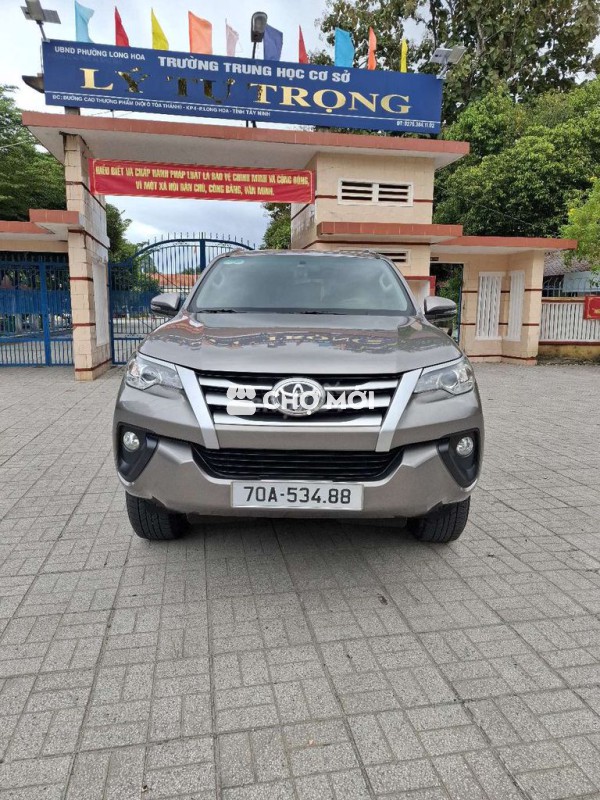 Toyota Fortuner Vàng cát 7 chỗ