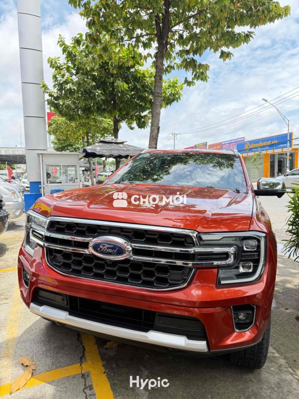 Everest 2023 Titanium AT 4x4 nội thất nâu hiếm.