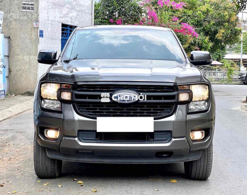 Ford Ranger XLS AT 2022 xe cá nhân di kỹ bao đẹp