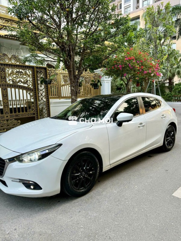 Mazda 3 Hatback Sport Facelip 2017 Trắng 80000 km