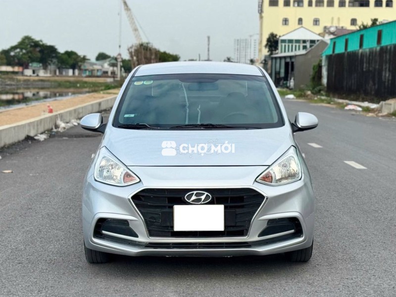 Hyundai i10 Sedan số sàn tiêu chuẩn 2018 Bạc