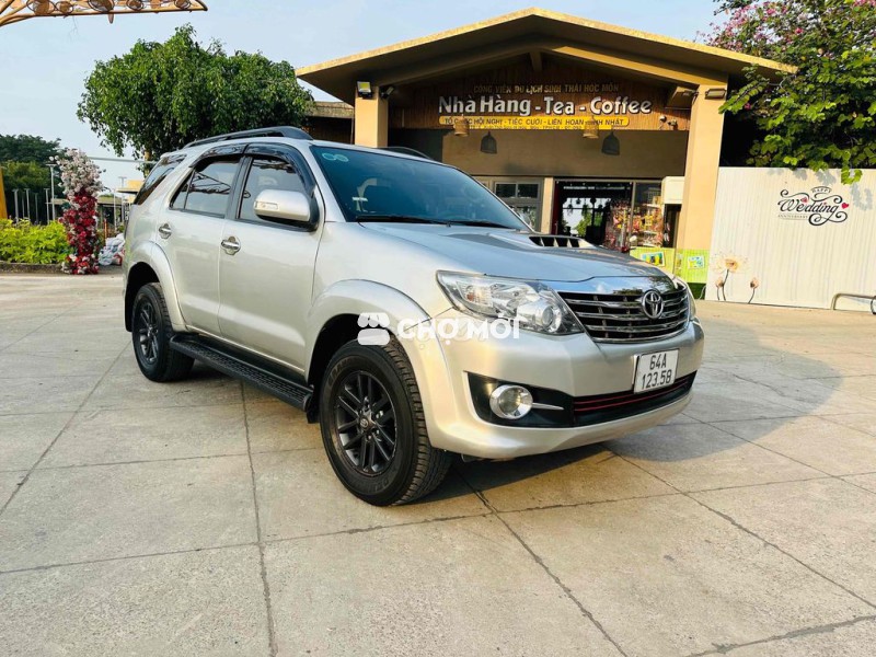Toyota Fortuner 2015 Số sàn Bạc