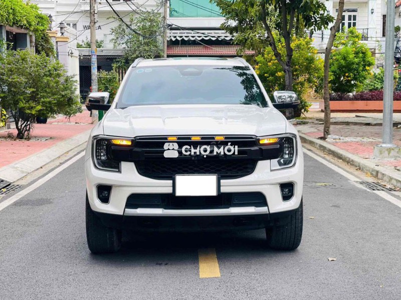 Everest Titanium 1 cầu xe đẹp bán tại Hãng Ford