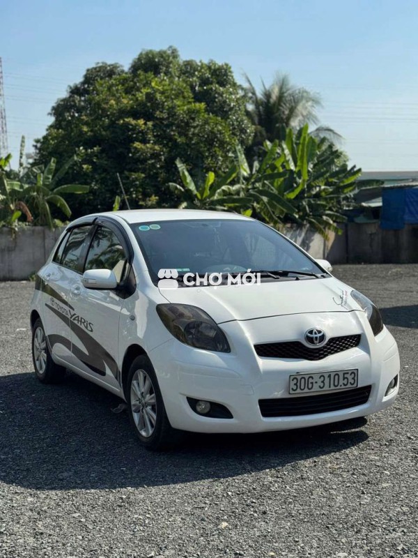 Toyota Yaris màu Trắng