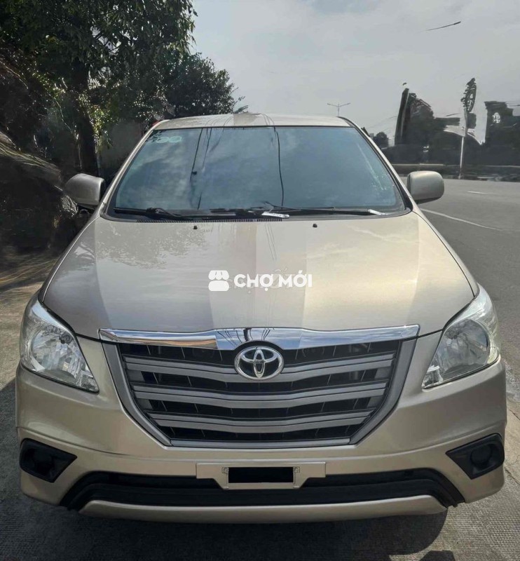 Toyota Innova 2014 2.0E Vàng cát
