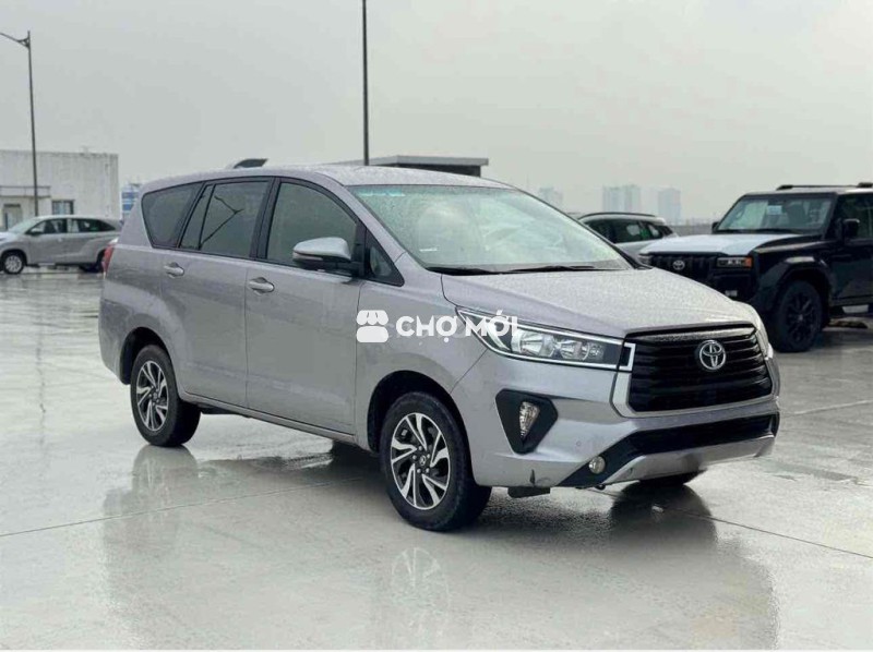 Toyota Innova 2022 2.0E Bạc 72.000 km