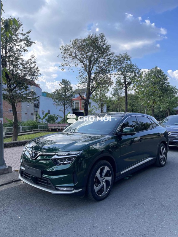 VinFast VF 8S 2024 Xanh rêu