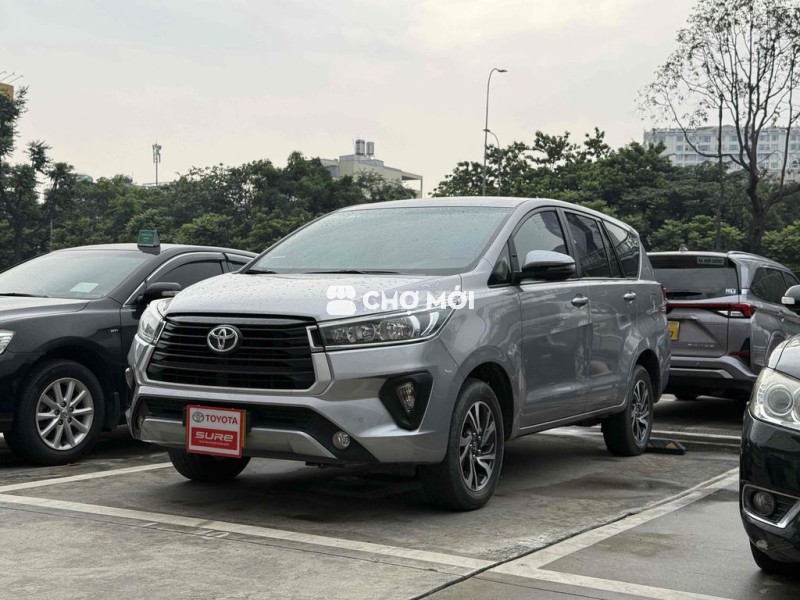 Toyota Innova 2022 2.0E Bạc - Số Sàn