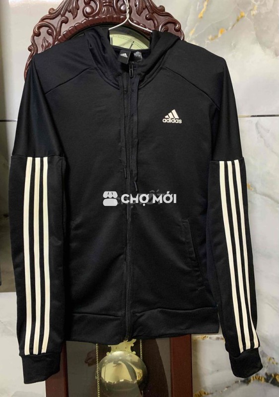 Áo Adidas chính hãng 100%. Size M. mới trên 99%.
