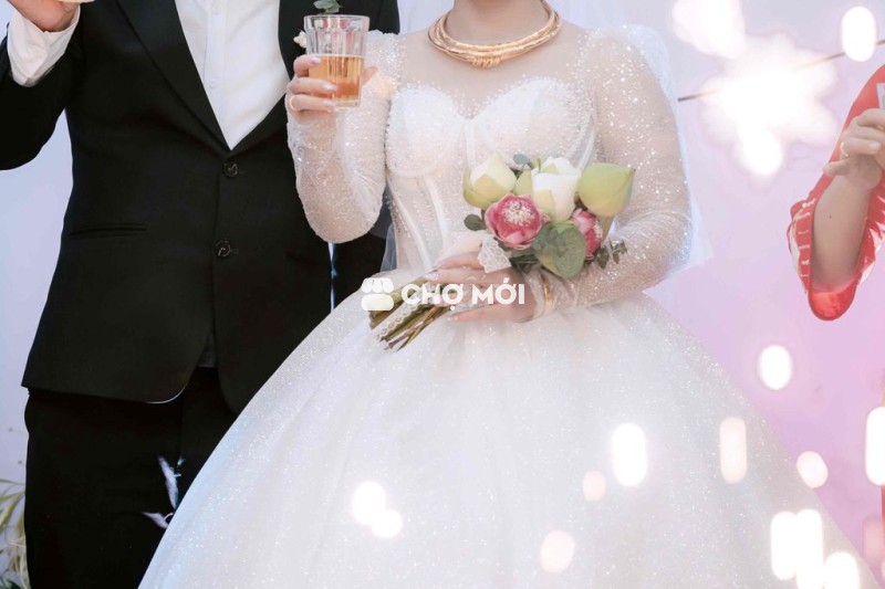 pass váy cưới mới mặc 1 lần