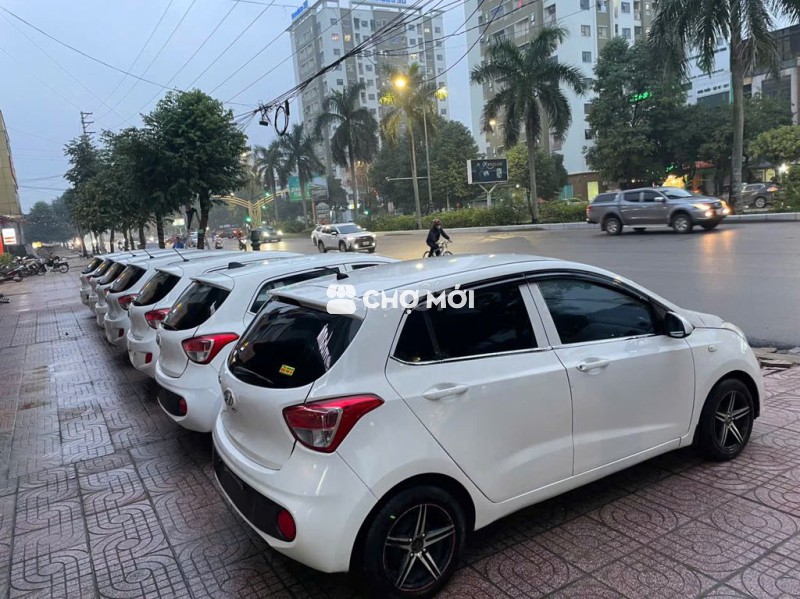 Hyundai i10 Bạc 5 chỗ