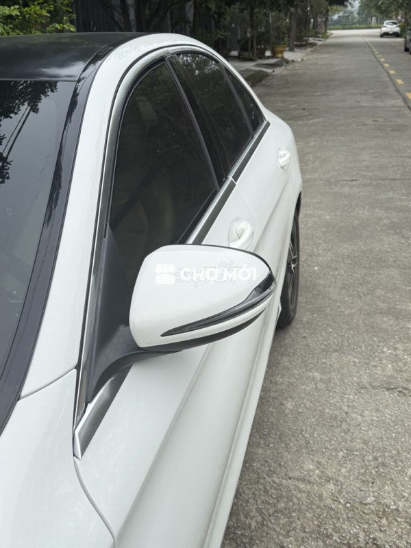 Mercedes-Benz C200 màu Trắng