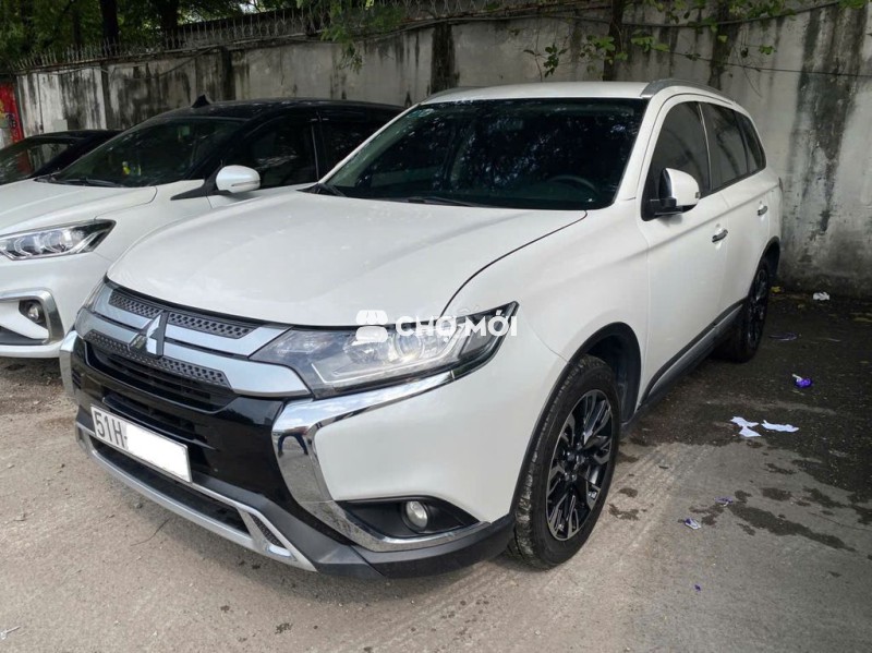 Bán Xe Mitsubishi Outlander 2.0CVT 2020 Màu Trắng