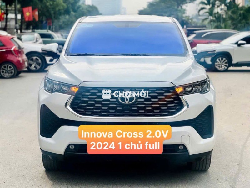 Toyota Innova Cross 2.0V 2024 Nhập Indonesia