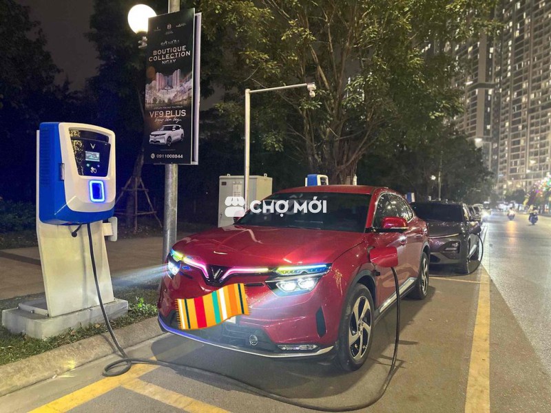 VinFast VF8 2024 mua pin CATL