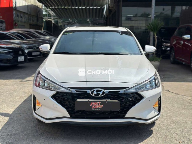 Hyundai Elantra 2019 Sport 1.6AT, màu trắng,5v1 km