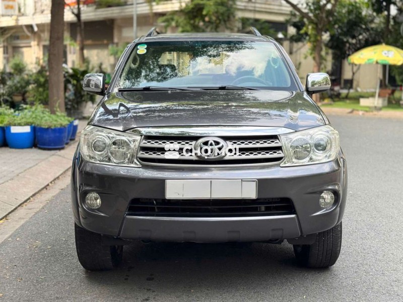 Toyota Fortuner 2.7V 4x4 2010 Xám 140.000 km
