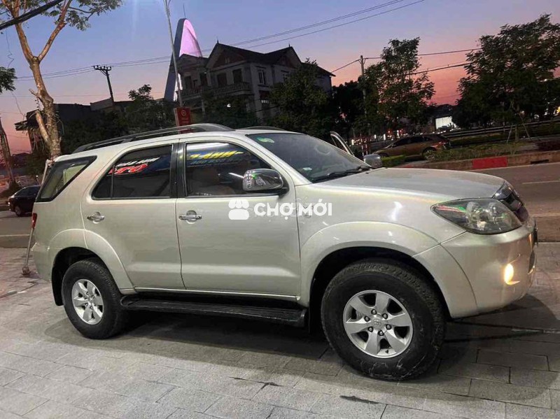 Toyota Fortuner máy dầu std