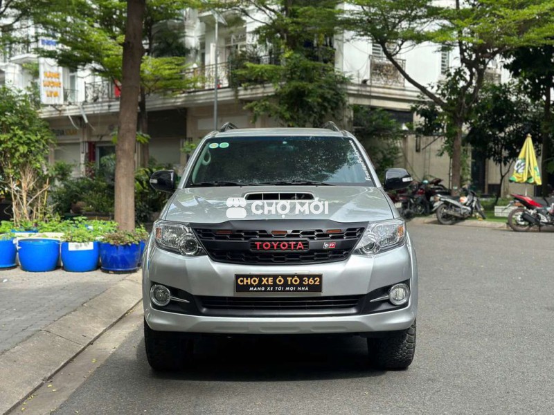 Toyota Fortuner 2016 2.5G Bạc sàn dầu