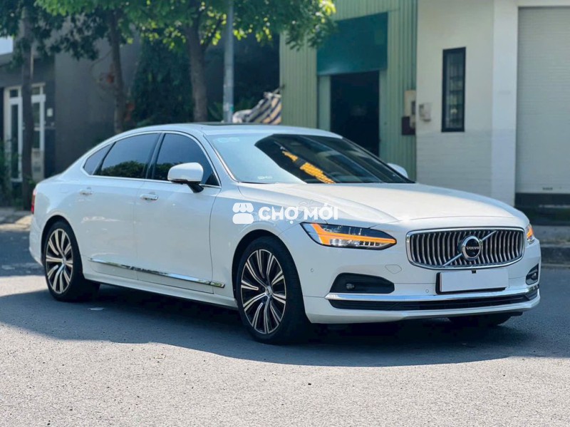 Volvo S90 LWB trắng/nâu 2022