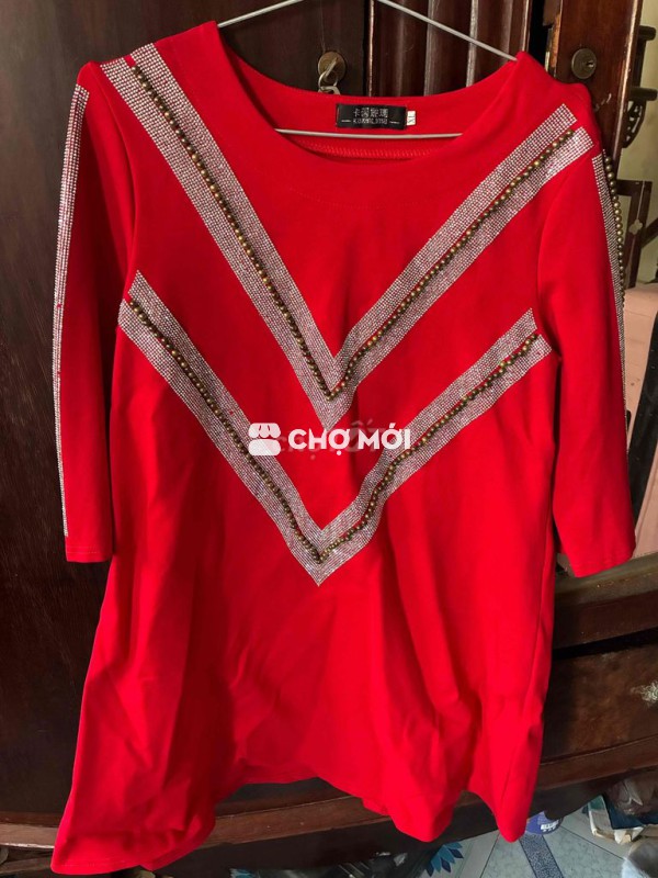 Áo thun nữ vải Đỏ đã sử dụng