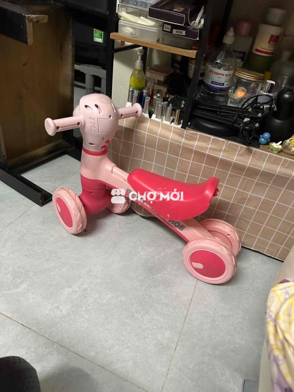 Xe chòi chân bé gái màu Hồng