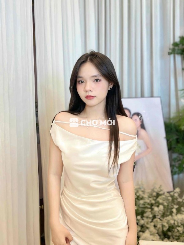 Đầm nữ lụa trắng kem dự tiệc