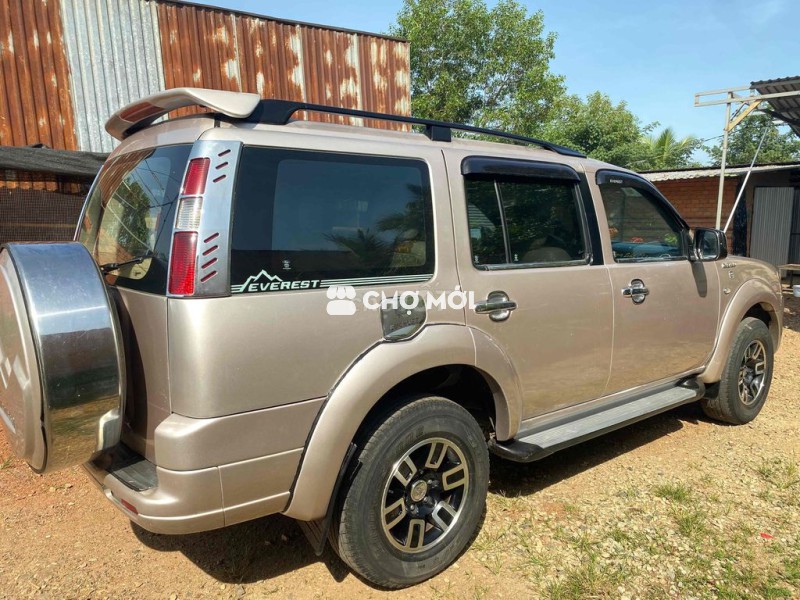 chinh chủ Everest 2009 máy dầu 8 chỗ số sàn