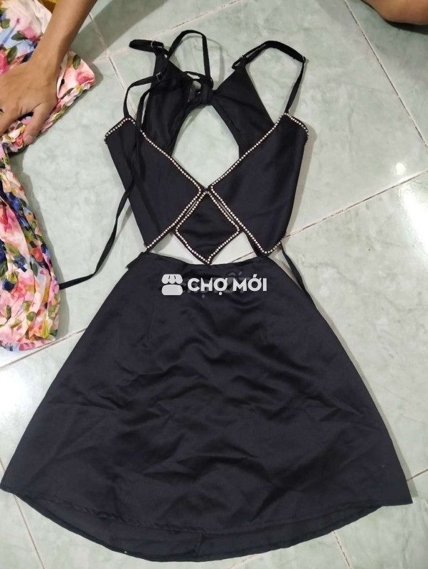 Tặng quần áo cũ - nữ và bé gái