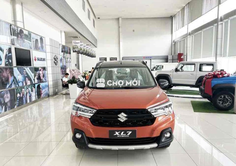 Suzuki XL7 2025 giảm 75tr tiền mặt tặng phụ kiện