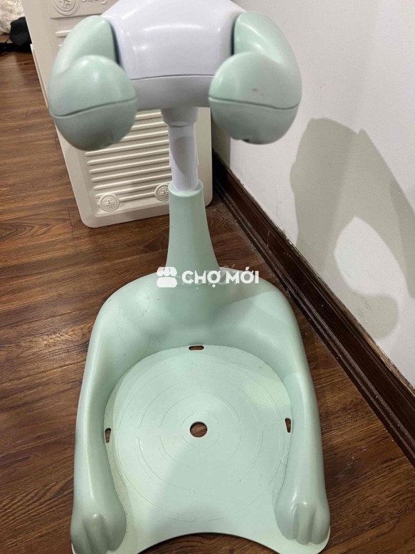 Ghế tắm đứng cho bé mới 99%