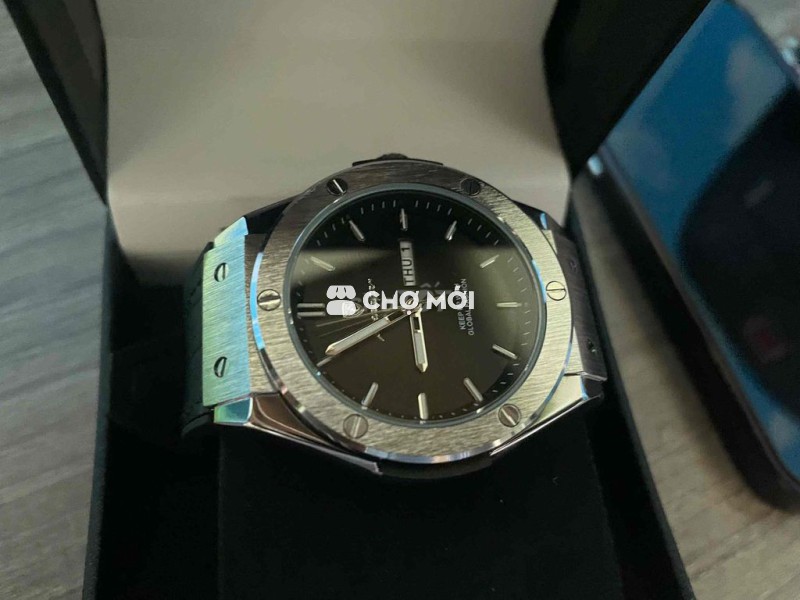 Đồng hồ mới nguyên