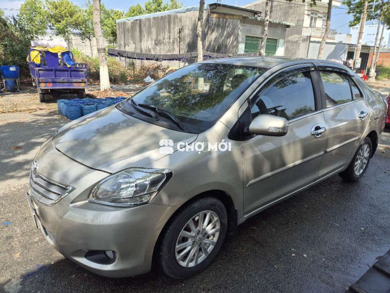 Toyota Vios 2011 Vàng cát
