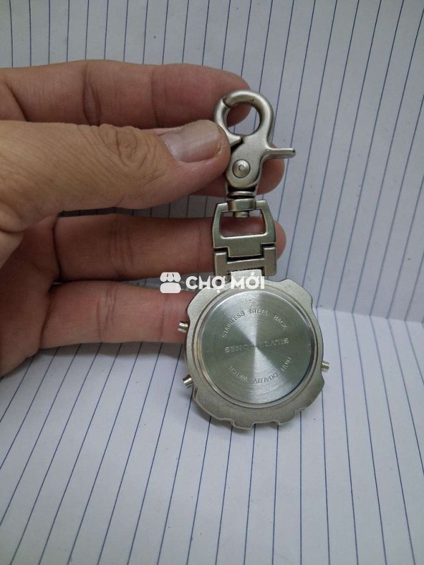 Đồng hồ móc khóa Silver Bones.