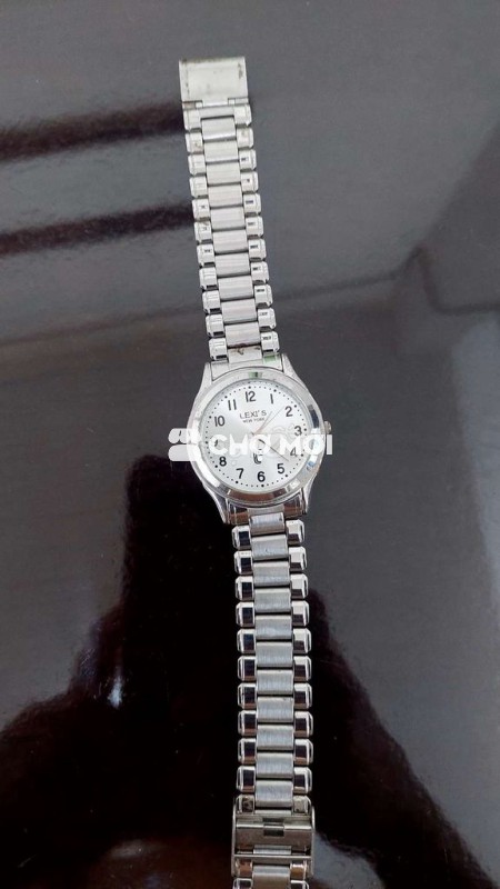 Đồng hồ dư ko xài,bán rẻ,hiệu Lexi's New