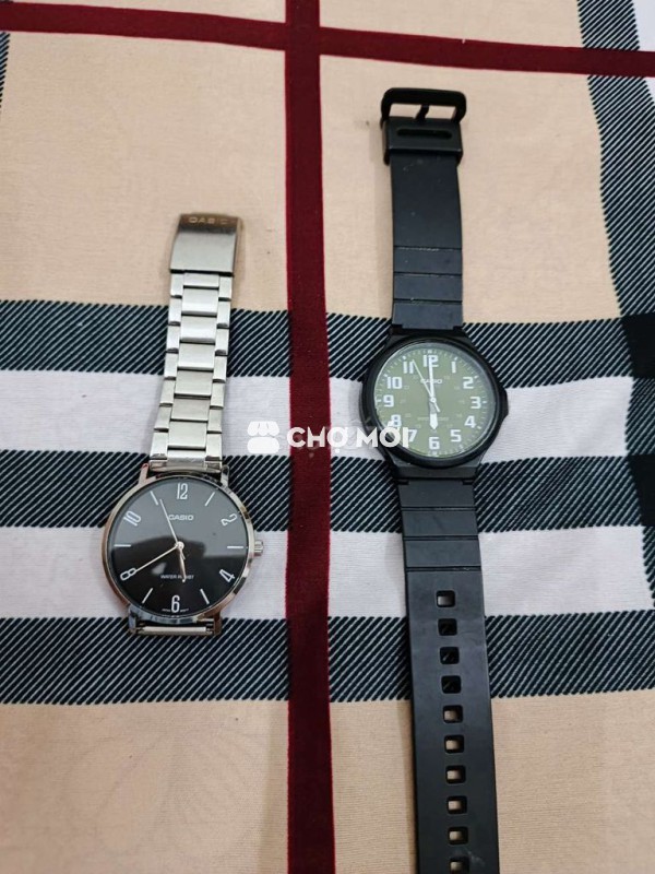 Đồng hồ Casio kim loại Trắng