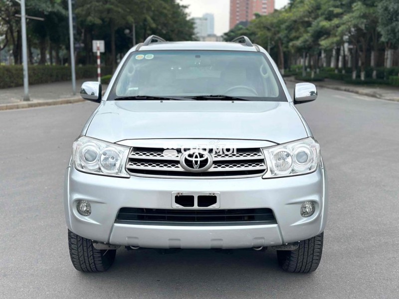 Toyota Fortuner 2011 2.7V 4x4 Bạc 2 Cầu Máy Xăng