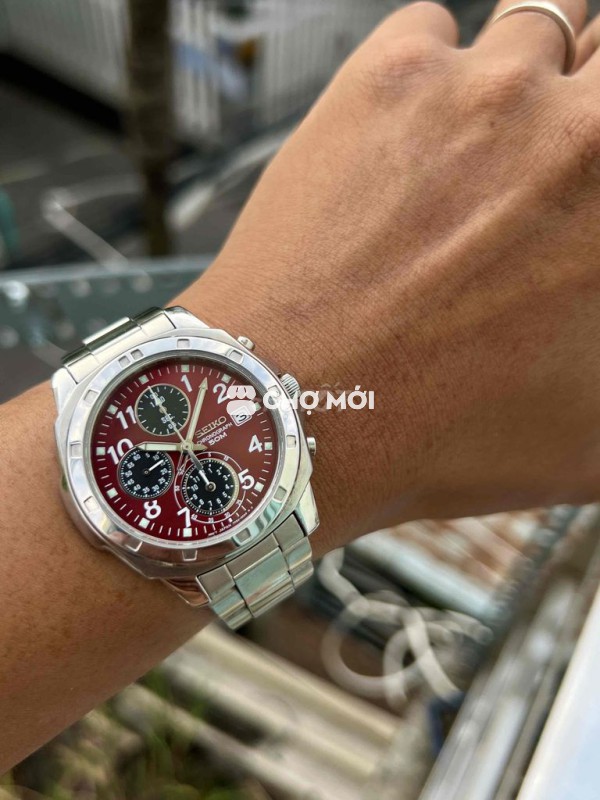 Đồng hồ Seiko Chronograph mặt đỏ nổi bật full thép