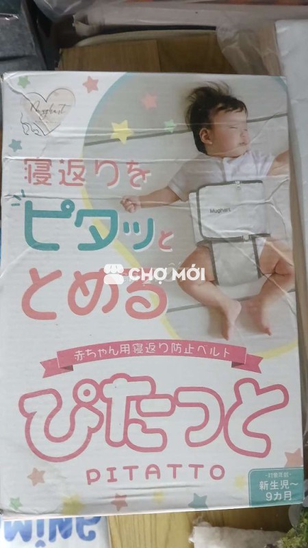 Đồ chơi trẻ em và miếng lót bé ngủ