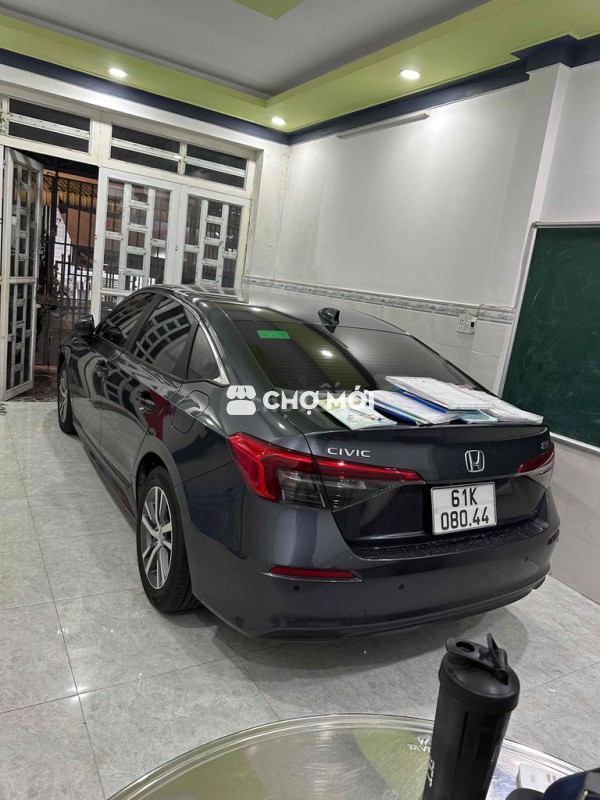 Honda Civic 2021 E - 8000 km ( form mới nhất )