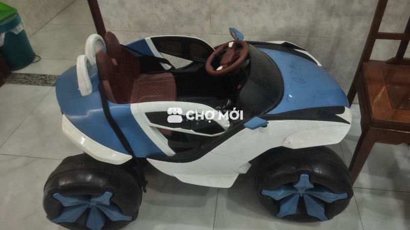 Xe ô tô điện trẻ em Xanh trắng hư bình