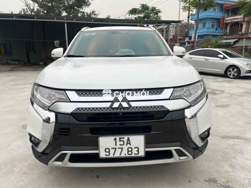 bán xe Outlander 2.0 CVT 2022 cực đẹp 1 chủ