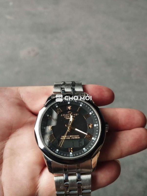 đồng hồ năng lượng mặt trời hàng chính hãng mới