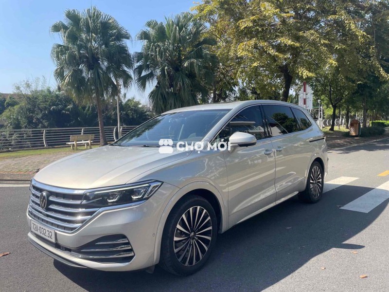 Volkswagen Viloran Luxury 2024 Bạc 11.000 km