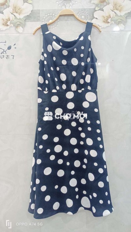 Đầm nữ chấm bi cổ đổ voan